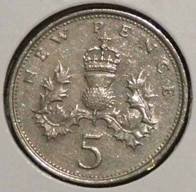 British 5 New Pence (Shilling size) - 1978 - Queen Elizabeth II - Image 1 of 2