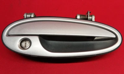 1997 - 2005 Chevy Buick Pontiac Olds FRONT RIGHT PASSENGER Door Handle 10439371 - Image 1 of 4