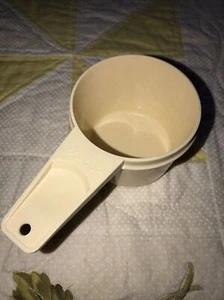Vintage Tupperware 2/3 cup Measuring Cup Cream Replacement gently Used - Picture 1 of 3