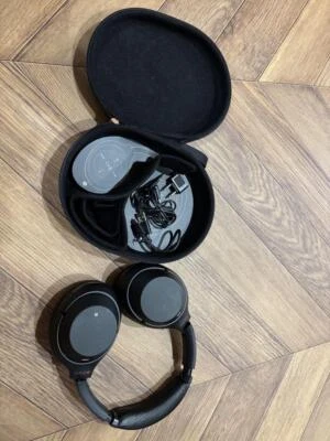 Sony WH-1000XM3 Wireless Noise Cancelling Headphones Bluetooth  Fully Functional - Image 1 of 3