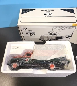 Remington 1st Gear 1957 International Great Northern Dry Goods Van R190 Die Cast - Picture 1 of 5