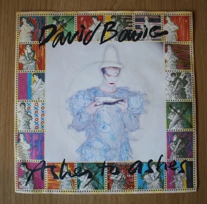 David Bowie: Ashes To Ashes. '80 UK RCA: BOW 6 mit Briefmarkenbogeneinlage. - Bild 1 von 3