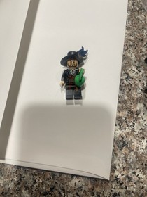 LEGO Pirates of the Caribbean Captain Barbossa With Hat With Feather And Apple