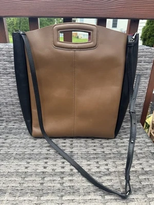 Bolso de Mano Maje de Cuero Dos Tonos Asa Recortada Bandolera Forro Rosa Foto 1 de 4