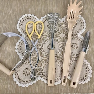 Vintage EKCO USA Set di 5 Utensili Nylon Plastica Inox Mandorla Beige - Foto 1 di 6