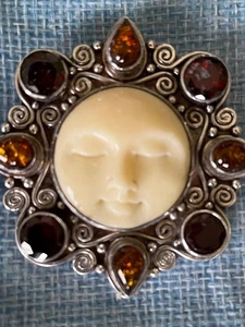 Sajen Mondgesicht mit Bernstein/Granat Anhänger/Brosche - Bild 1 von 3