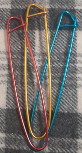 12cm X 3 Metal Knitting Stitch Holders (1 Red, 1 Gold & 1 Blue) - Picture 1 of 7