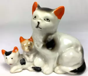 Japanese Cat Kitten Trio Figurine Porcelain Mid Century Hand Painted & Precious - Picture 1 of 9