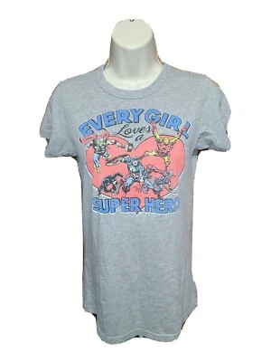 Camiseta gris grande Every Girl Loves a Super Hero Foto 1 de 4