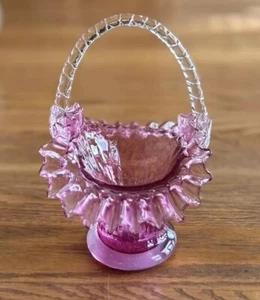 FENTON CRANBERRY KORB GEWINDEOPTIK GECRIMPT APPLIZIERT WIRBELGRIFF VINTAGE - Bild 1 von 22
