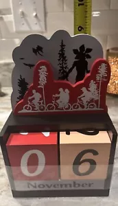 Stranger Things Block Calendar Wood Dice Calendar Desk Display Scene - Picture 1 of 7