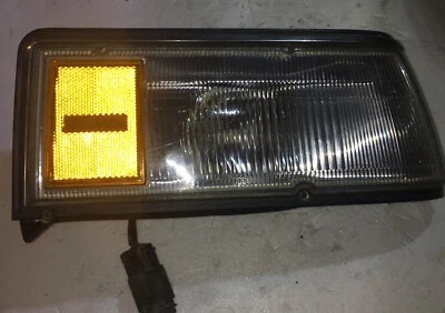 87-88 USDM OEM Nissan Máxima 9151 Conjunto de lámpara de esquina de pasajero delantero Foto 1 de 4