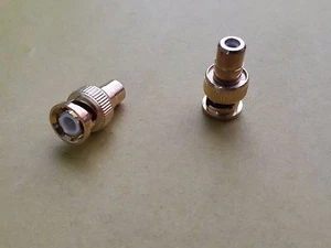 1x GOLD FEMALE RCA SOCKET TO BNC MALE PLUG ADAPTER - Picture 1 of 2
