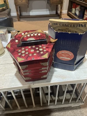 Acordeón Concertina Scholer de 20 botones de colección de la década de 1940 marcado Alemania URSS ocupada   Foto 1 de 4