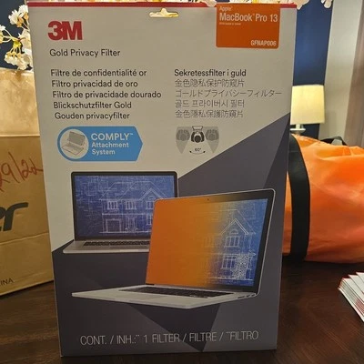 3m GFNAP006 Privacy Flt Macbook Pro 13in 2016 Gold - Image 1 of 3