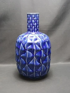 Einzigartige blaue geometrisch strukturierte Vase Ian Snow Interiors sehr guter Zustand atemberaubend - Bild 1 von 17