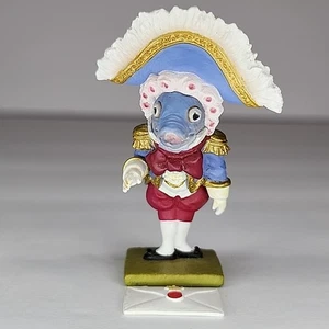 Alice im Figurenland 2,5" Fisch Lakaie mit Buchstabe Gashapon Furuta Kaiyodo - Bild 1 von 4