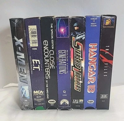 VHS Mixed Lot of 7 Sci Fi Horror Thriller Movies E.T. Hangar 18 X Files More - Imagem 1 de 4