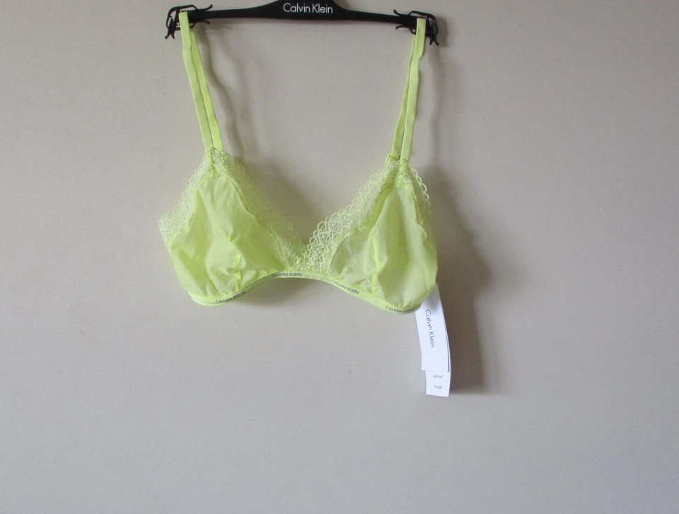 Calvin Klein QF1842 чистый маркизет кружевной без подкладки треугольник бюстгальтер S, M, L $36 новый с Ярлыками - Изображение 1 из 1