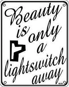 Belleza Es Sólo Un Lightswitch Lejos Aluminio Letrero 255mm x 205mm Reducido - Picture 1 of 1