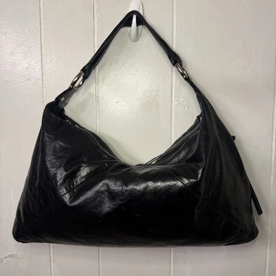 Bolso hobo holgado de cuero negro Hobo International forro con patrón de hombro Foto 1 de 4