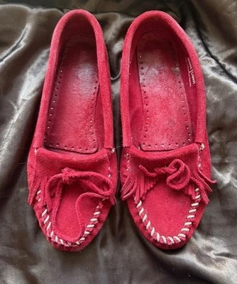 Red Minnetonka KILTY Suede Moccasins Hardsole Driving Women Sz 8.5 #406 Slip on - Image 1 of 4