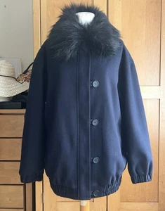 V BY VERY NAVY BLUE FAUX WOOL & BLACK FAUX FUR COLLAR BOMBER JACKET. SIZE 8 NEW - Picture 1 of 9