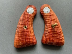 NUEVOS EMPUÑADURAS PARA REVÓLVER TRASERO CUADRADO CORTO MARCO COLT D PANEL CLÁSICO MADERA PADAUK - Imagen 1 de 9