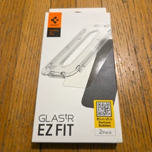 Spigen iPhone 15 Pro Max Protecteur d'écran GLAS.tR EZ Fit Sensor Protect AGL06872 - Photo 1 sur 2