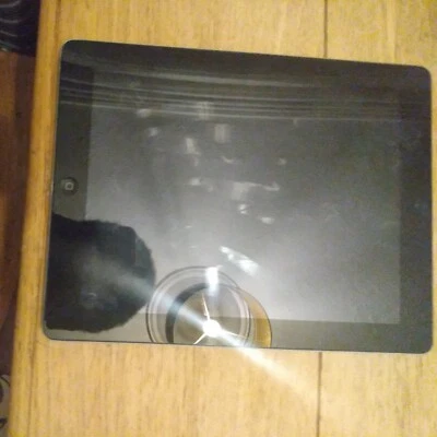 Apple iPad 2 9.7in 16GB Wi-Fi Tablet - Black/White - Image 1 of 3