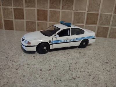 Coche de policía fundido a presión 1:24 2001 CMPD Charlotte NC Chevy Impala Foto 1 de 4
