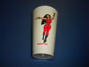 WONDER GIRL - 7 ELEVEN PLASTIC CUP SLURPEE DC COMICS vintage 1973 USA - Picture 1 of 7