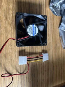 TGC TGC-8025-BB-4P-molex 80mm x 25mm 2 wire 12V Fan With Molex connector - Afbeelding 1 van 2