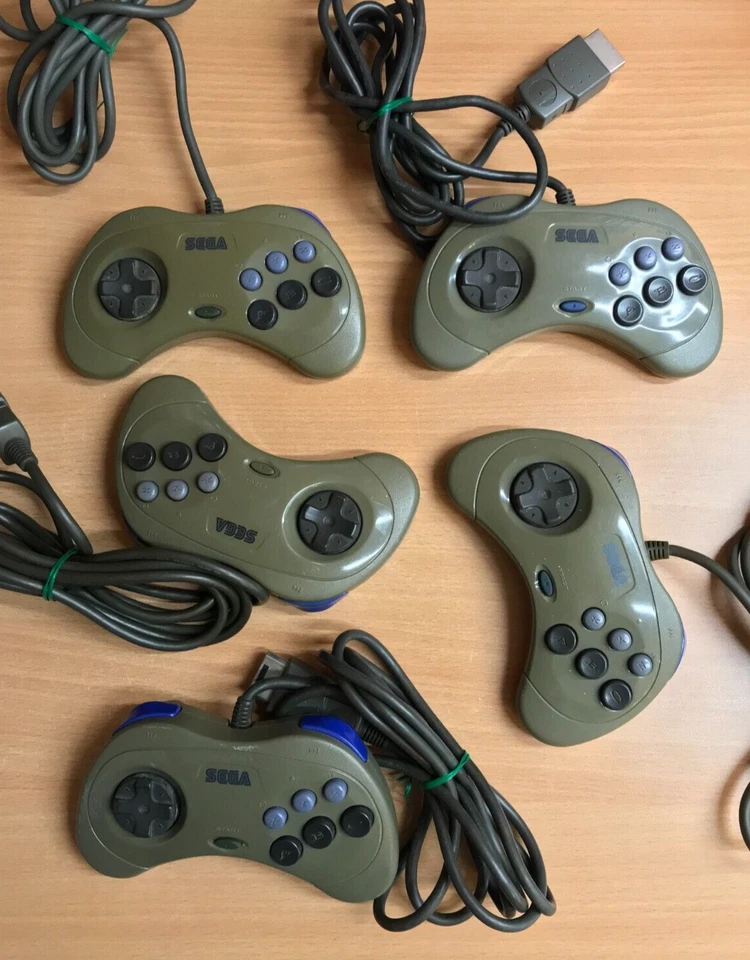 Sega Saturn Controller x1  ** FREE POST AUS ** - Image 1 of 1