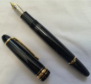 Pluma Estilográfica Serie Resina de Entintado de Pistón de Alta Calidad Negro Brillante-Dorado Clip M Nuevo en Caja - Imagen 1 de 4