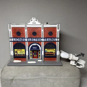 Dept 56 Snow Village LIONEL ELECTRIC TRAIN SHOP 1998 Limited Edition #2202 READ - Picture 1 of 8