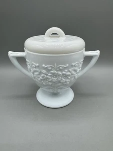 Indiana Glas Orangenblüte weiß Milchglas Zuckerdose mit Fuß Ersatzdeckel - Bild 1 von 9