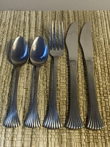 REED & BARTON REBACRAFT STAINLESS FLATWARE (5) PIECES SCALLOPED DESIGN VTG JAPAN - Picture 1 of 15