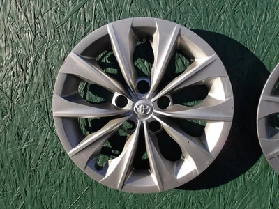 Tapacubos Toyota Camry 2015 2016 2017 cubierta de rueda original de fábrica 61175 OEM UU Foto 1 de 4