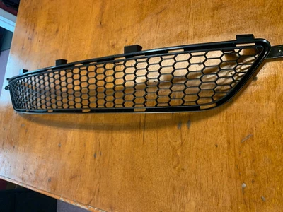 Lexus is250 2006-2008 parrilla inferior delantera OEM 53112-53010 Foto 1 de 4