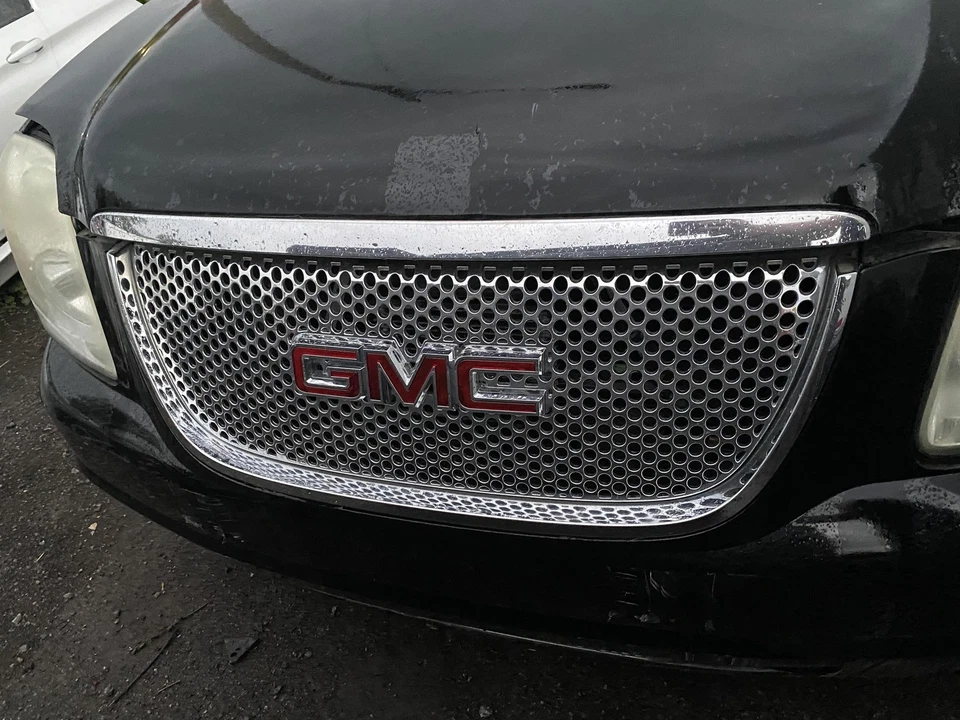 07 08 09 10 11 12 13 14 GMC YUKON XL 1500 Grille - Image 1 of 1