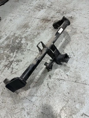 Barra de impacto parachoques trasero enganche remolque Porsche Macan 2015-2022 OEM Foto 1 de 3