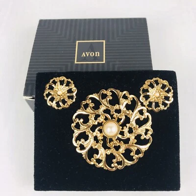 Винтажный подарочный набор 1992 Avon цветок цветок булавка и серьги с пирсингом золотистый тон - Изображение 1 из 4