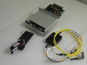 Preamplificador de planeo de banda ancha KLA-TENCOR 040840 001 + sensor láser TURCK VSG 4M-2/S90 - Imagen 1 de 10