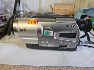 Sony HandyCam CCD-TR818 Hi8 Video 8 Camcorder w/ AC Plug Powers On FOR PARTS BP - Picture 1 of 5