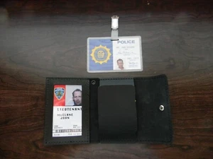 "DIE HARD 3" BRUCE WILLIS REPLICA MOVIE PROP LIEUTENANT BROOCH PIN ID CARD CASE - Picture 1 of 5