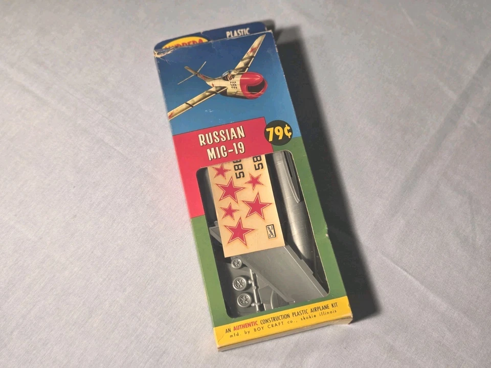 Vintage ORIGINAL LINDBERG BOY CRAFT RUSSIAN MIG-19 AIRPLANE FACTORY SEALED 1950s - Image 1 of 4