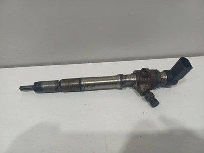 Inyector de combustible diésel Volkswagen Golf VI 2010 03L130277B 77 kW ATZ31330 Foto 1 de 4