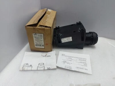 Cooper Crouse Hinds Ceag GHG5114306R3001 Ex-Wall Socket For Zone 1/21 16A - Image 1 of 4