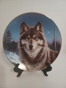 DECORATIVE WOLF COLLECTOR PLATE "Winter Solitude" Hamilton Coll. by J.Meger 1994 - Picture 1 of 4